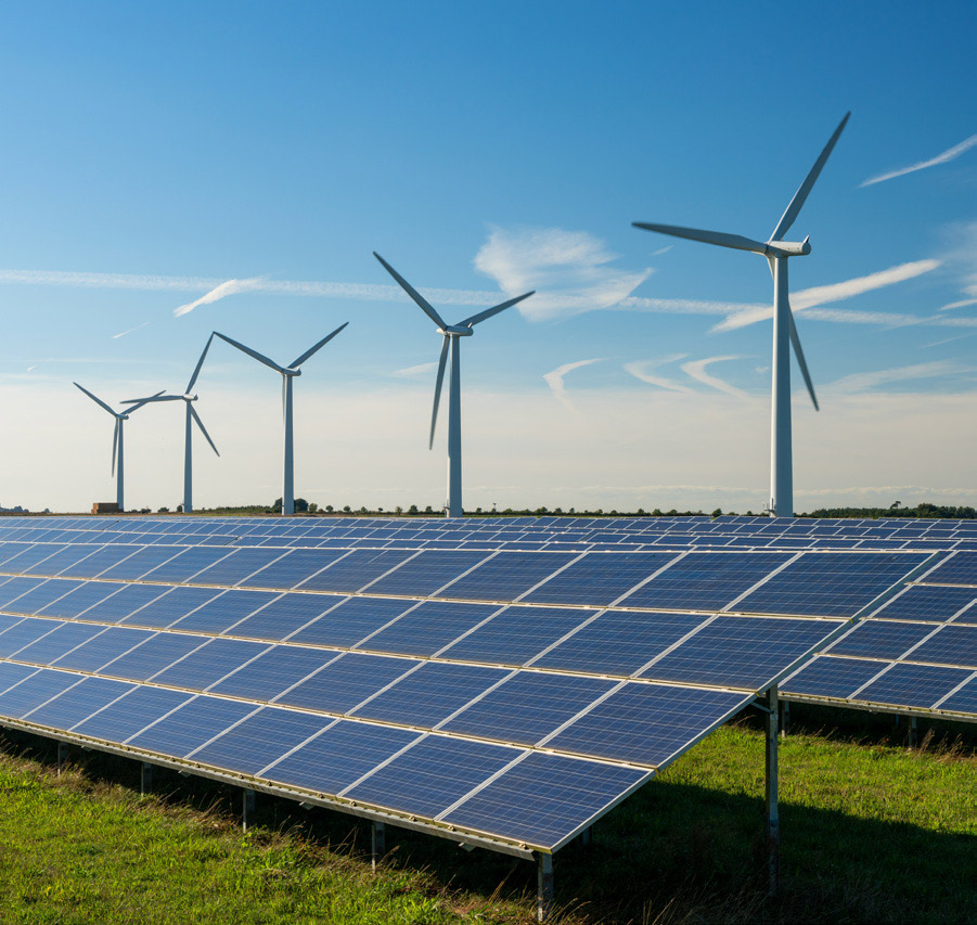 Windpark und Solaranlage